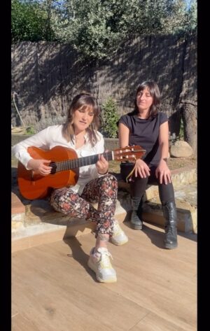 Rozalén Instagram - TODO LO QUE AMASTE 💕
17 de febrero… 
 
Con mi @beatrizromerols 
#TodoLoQueAmaste #Duelo #Rozalén 
#LenguaDeSignos #NuevoSingle
