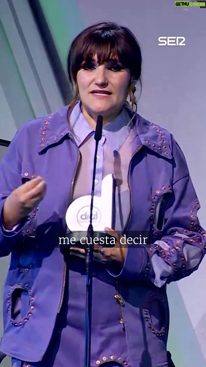 Rozalén - 20.6K Likes - 👏🏼 El homenaje de Rozalen en los #PremiosDial a todas las personas que estan sufriendo violencia en el mundo
🎙️ “No me puedo creer que a día de hoy los conflictos se tengan que arreglar matándonos los unos a los otros, literal y metafóricamente hablando”
#rozalen #tenerife #discurso #amor #música #viral #laser #cadenaser @cadena_dial