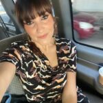 Rozalén Instagram - Ayer regresé a España después de estos dos días fugaces en Bogotá y otros dos días en Ciudad de México. (Estas son las únicas fotos que he hecho 🤣. Estaba pendiente de vivírmelo todo) Tengo mucho que mostrar para compartir y dar las gracias por todos los mimos que recibo cada vez que estoy por allí… 🥺 Mañana comienzo la promoción del nuevo disco aquí, en mi país y estoy con más pánico que nunca. Ea. Voy pa’atrás. Ojalá todo salga bien y yo sea capaz de expresar todo lo que esconde “El Abrazo” ❤️ #ElAbrazo #Rozalén