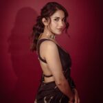 Ruhani Sharma Instagram - 🍩 . . . . 📸 @puchi.photography MUA @makeuphairbyrahul Saree @raw_mango Jewellery @the_jewel_gallery Styling @manogna_gollapudi Assisted by @sai_mad_max1