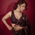 Ruhani Sharma Instagram - 🍩 . . . . 📸 @puchi.photography MUA @makeuphairbyrahul Saree @raw_mango Jewellery @the_jewel_gallery Styling @manogna_gollapudi Assisted by @sai_mad_max1