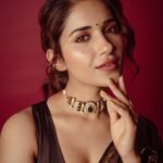 Ruhani Sharma Instagram - 🍩 . . . . 📸 @puchi.photography MUA @makeuphairbyrahul Saree @raw_mango Jewellery @the_jewel_gallery Styling @manogna_gollapudi Assisted by @sai_mad_max1