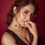 Ruhani Sharma Instagram - 🍩 . . . . 📸 @puchi.photography MUA @makeuphairbyrahul Saree @raw_mango Jewellery @the_jewel_gallery Styling @manogna_gollapudi Assisted by @sai_mad_max1