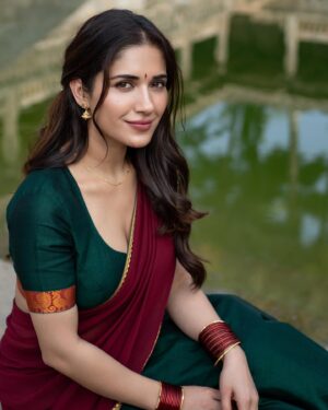 Ruhani Sharma Instagram - Mee Telugu Ammayi 🦋 
.
.
.
.
.
📸 @pranil_chintewar 
Mua @makeuphairbyrahul 
Stylist @anushapunjala 
Saree @kushalethnix 
Assisted by @sai_mad_max1