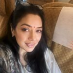 Rupali Ganguly Instagram – Selfie time 🤳🌞

#rupaliganguly #flight #travel #selfie #jaimatadi #jaimahakaal 
@navgauriboutique @deepika_lonkar_23