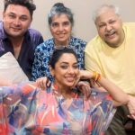 Rupali Ganguly Instagram – Indravadan ke ghar Roshesh aur Monisha 😍
Almost 20 years of camaraderie , respect , friendship and unconditional love…. The only random video I took last night at Satish Kakas and Madhu Kakis home ♥️
The warmth of their welcome and their bear hugs … and meeting them is a joy to cherish ❣️
Precious bonds forever ♥️

THU THU THU 🧿🧿🧿

#preciousmoments #memories #sarabhaivssarabhai #love #satishshah #rupaliganguly #grateful #family #jaimatadi #jaiamahakal