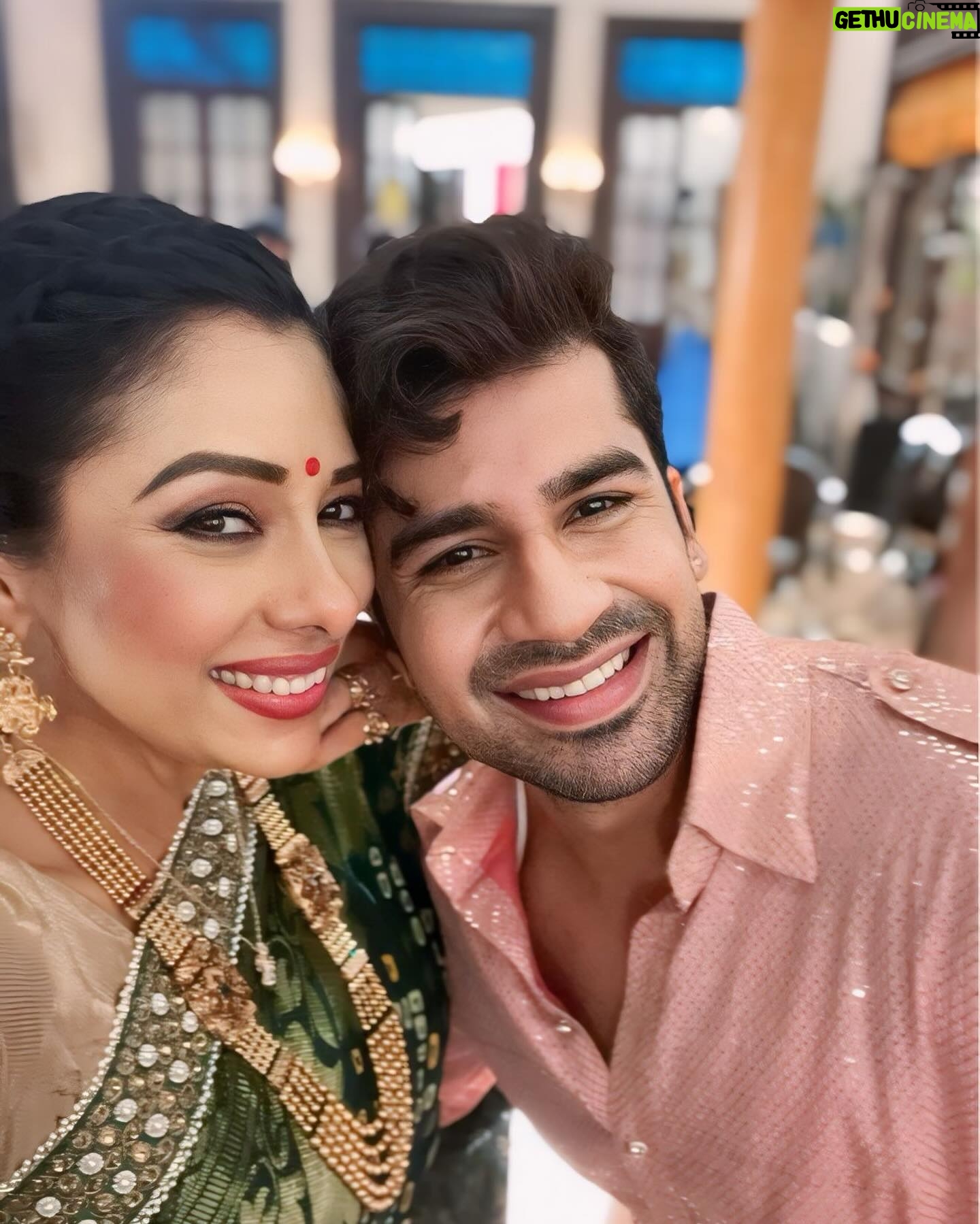 Rupali Ganguly Instagram - To the sane and insane in you The the black and white in you To the serious and funny in you. To the profound and the stupid in you Happy Birthday to my super irritating antar aatma ki awaaz ! I love you loads ๐คโฅ๏ธ๐ Stay blessed and may all your dreams come true ๐ We need to take more pics together or give me the ones that r in ur phone ๐ก #happybirthday #anupamaa #rupaliganguly #kedarashish #jaimatadi #jaimahakal๐๐