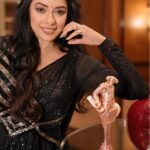 Rupali Ganguly Instagram – Colour me 🐈‍⬛ 🖤

Thank you to everyone who has given me, Anupamaa, so much love 🫶🏻🙏🏻
Blessed 🙏🏻🌹

@realbollywoodhungama

outfit archanakochharofficial 
Styled by @hitendrakapopara 
HMU @shivkumar2655 @stylistsony