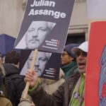 Russell Brand Instagram - Streaming from outside the Royal courts of JUSTICE. It’s Now or Never. Join us. #JulianAssange #FreeJulianAssange #DAYX