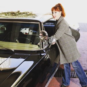 Ruth Connell Instagram - Went all out on photo ops this con - managed to get a @thecwwinchesters one!!!! Woot! Not to mention the rest….😉 Thank you @chrisschmelke for indulging me beyond ridiculousness and @creationent for the weekend’s LOVE 💚#spnatl #spnfamily