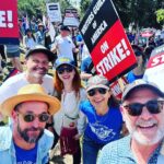 Ruth Connell Instagram - Repost from Twitter; Unions supporting unions at the rally last Wednesday #wgastrong @sagaftra. If you haven’t read @_justinebateman_ posts about AI please take a look 🙌🏻 @robenedict @therealnoahwyle #mattweiner 📸 🙌🏻❤️
