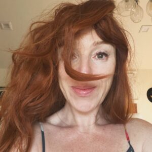 Ruth Connell Instagram - I woke up like this 🤪