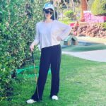 Ruth Connell Instagram - Hole in one at Crazy Golf. The winner’s imaginary Trophy stayed with 🏆 Scotland 🏴󠁧󠁢󠁳󠁣󠁴󠁿 home of golf - good try @robenedict 💪🏻🤪