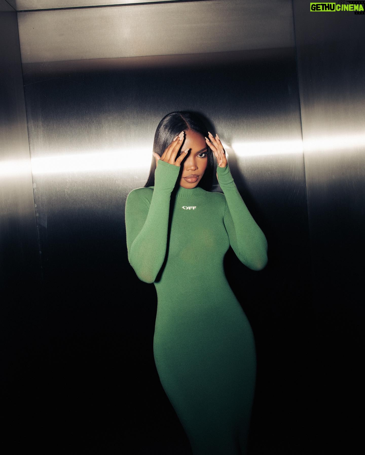 Ryan Destiny - 169.6K Likes - dinner with my @off____white fam <3