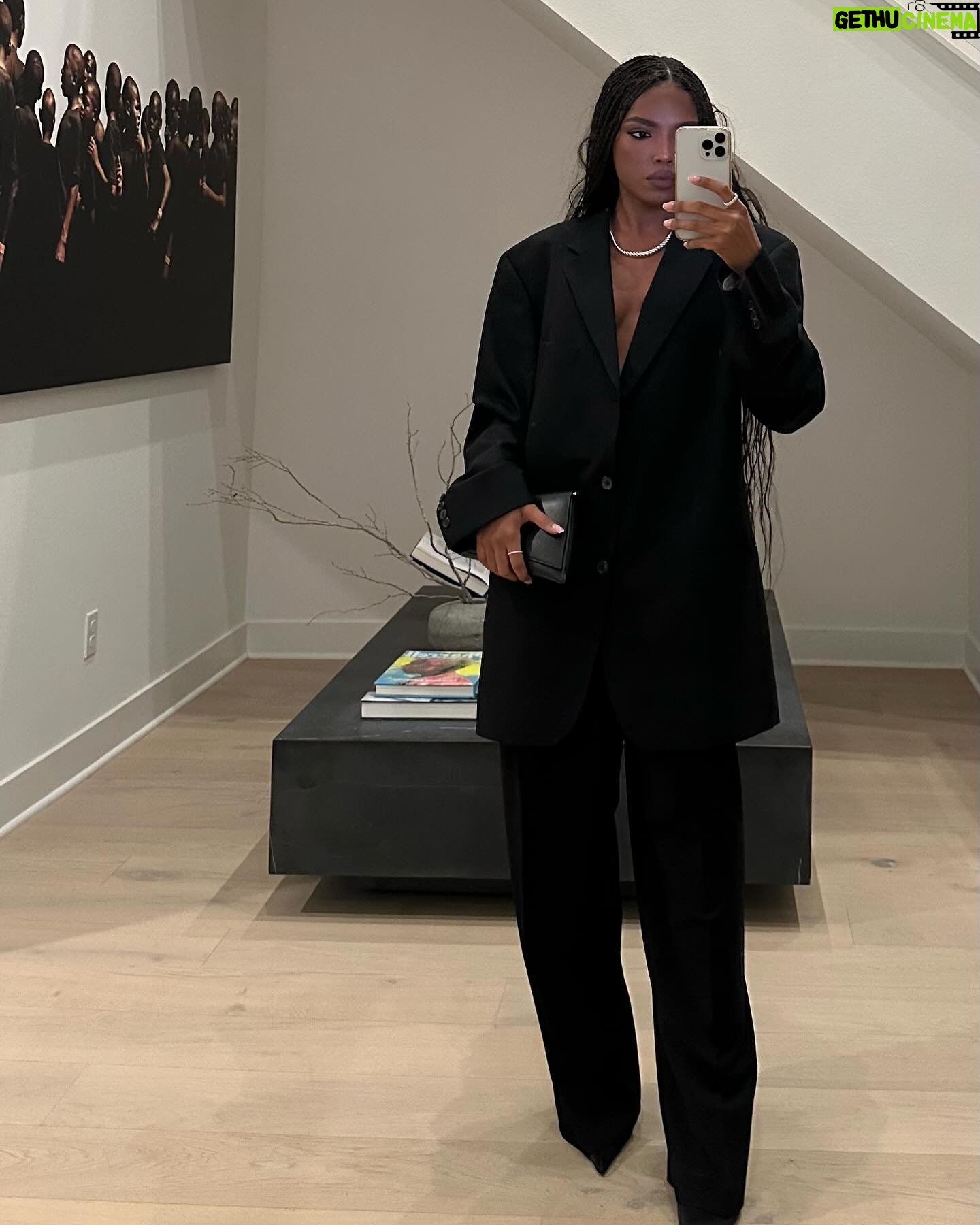 Ryan Destiny - 171.2K Likes - When I leave home every once in a blue moon 🙂