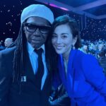 Ryoko Yonekura Instagram - Oh my God! Nile Rodgers was sitting next to me! Thanks for taking a picture with me, Rogers！ @yuichi_ishida_hair #musicares #nilerodgers #harrywinston #mikimoto #alexandermcqueen #bonjovi