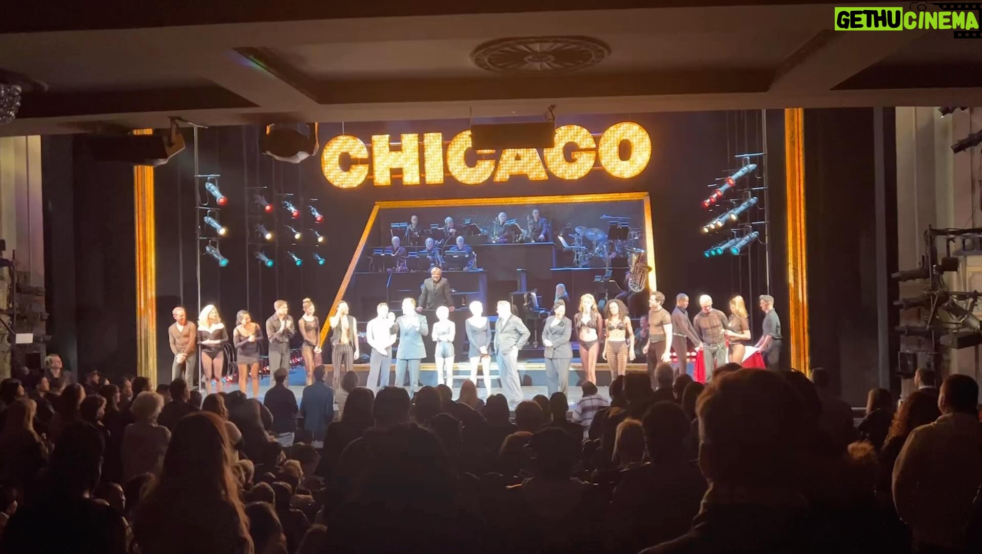 Ryoko Yonekura Instagram - 11月14日は愛するCHICAGOの26歳のお誕生日でした🎉 この日この舞台に立てなかったことはとても悔しく辛い思いでしたが、この症状を持ってはやはり不可能でした…が1番後ろの席からCHICAGO FAMILY の一員として見守っていました! 今回は改めて沢山の新しい事を学びました! 今まで前のめりで見えてなかった事沢山あるなって。 そして劇場では沢山の方にお声かけ頂き、励ましの言葉も頂き感謝です😢 12月には日本UKツアーが始まります。 それにも私は立つことは叶いませんでしたが 開演がとても楽しみです! On Nov 14th was CHICAGO’s 26th birthday! As a member of the Chicago family, I was watching the stage that I was supposed to be on!! This time,I learned a lot of the back seat this time. It was really frustrating that I couldn’t stand on stage, but it can’t be helped BTW In Japan, the UK tour will start in December. I am very much looking forward to seeing it! @chicagomusical @chicago_japan #26thbirthday #nyc #broadway