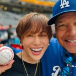 Ryoko Yonekura Instagram - サンディエゴ、パトこパークにてパドレス対ドジャース戦を観戦しました！ 今でもWBCでの日本の選手活躍の感動が忘れられません！ 今回、選手達の息が声が届くようなお席からこの目で直接観戦でき、そのエネルギーに大興奮！ 野球ってこんなに面白かったんだと！ 球場では、日本のパイオニアのでもある野茂選手に昔サインをいただいたことをお話したら元ドジャースで野茂選手と一緒に活躍されていた元キャッチャーのカルロス•ヘルナンデスさん、ホセ•ビスカイーノさん 2人とお話しさせていただきスペイン語で盛り上がれたことをとっても嬉しく思います！勉強になったー！ 貴重なお時間をありがとうございました！ その後訪れたドジャーススタジアムでは野茂選手の映像が！ 野茂選手のサイン⚾️と一緒に飾ります！ ⁡ また、ドジャースのロバーツ監督も気さくにお話させていただきお人柄に感動。 ⁡ ⁡ とはいえ私の英語力が…本当に向上しない…🥲 ⁡ #Carlos Hernandez. #José Luis Vizcaíno #Dave Roberts #PetocoPark @padres @losdodgers