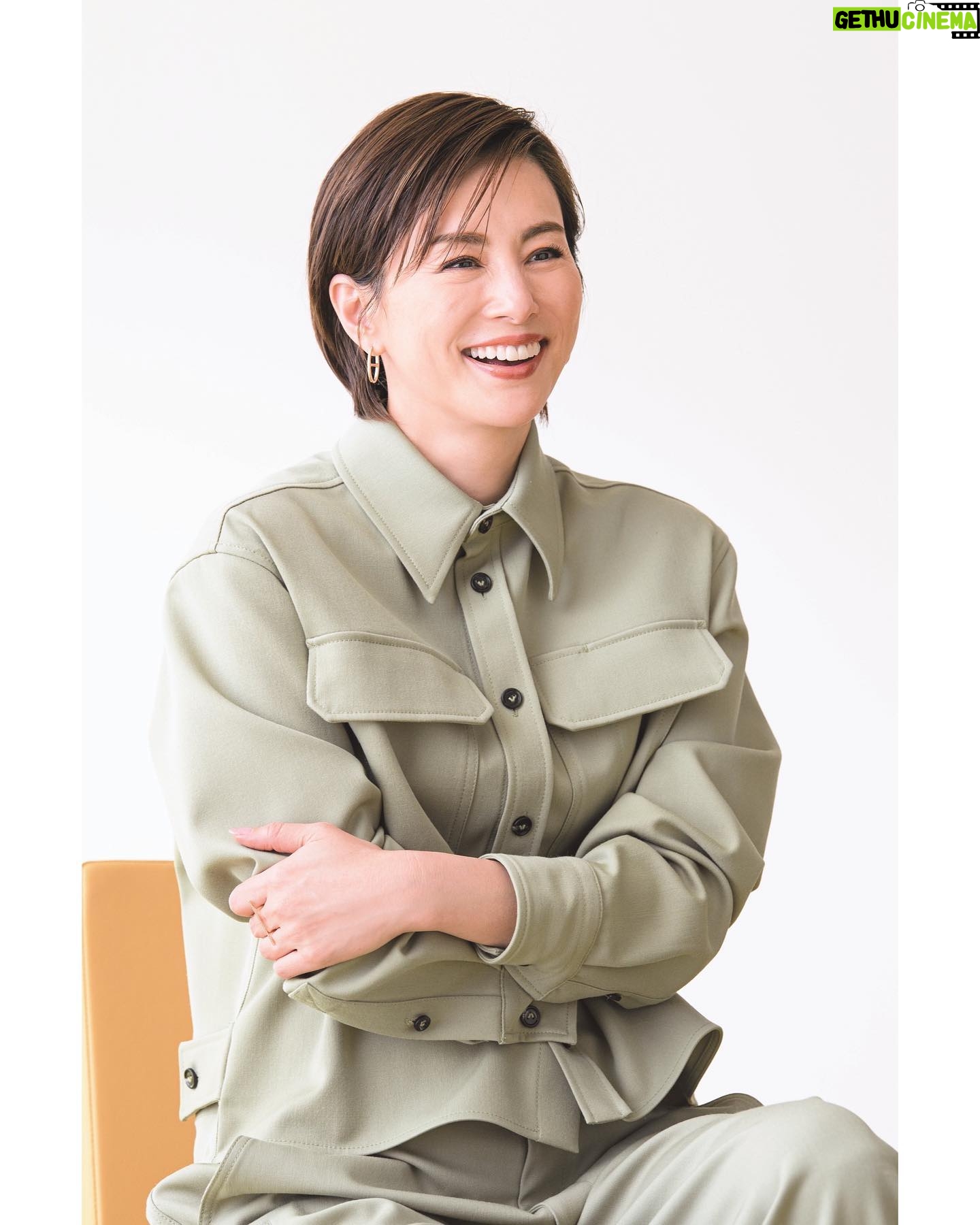 Ryoko Yonekura Instagram - 今日発売の家庭画報6月号でまたまたお世話になりました! 今回初めて同性の先生とお話しさせていただいてます! 誰もが通る更年期のお話を真正面からお話しできる機会はなかなかありませんよね。 決して全てが辛いということとして捉えずにそれも魅力的な大人になる為の通過点として受け入れていきたいなと思えるお話でした♪ Thank you Katei Gaho once again – the June issue is out today! Great to finally talk with a doctor of the same gender, especially when menopause is the topic! It was reassuring to find we can stay away from the negative connotations and make it a positive time to mature gracefully♪ @kateigaho #家庭画報 #世界文化社 #高尾美穂 先生