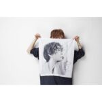 Ryoko Yonekura Instagram – ⁡よねさんちで先行発売していた
メトロポリタンクロスボトルさん✖︎渞忠之さんとの
コラボレーションクロスが、
いよいよ2/1 12時から販売開始になります！
手にとっていただいた方には素晴らしい肌触りと大絶賛！
そして渞さんに撮っていただいた素敵な写真を
両面堪能していただきたいです！
数に限りがありますのでご了承の程よろしくお願いします！
⁡
⁡ Metropolitan CROSSbottle x Tadayuki Minamoto collaboration cloth, exclusive to “Yonesan-chi” members, is finally on sale from 12pm on February 1!
Those who have touched it rave about its lovely texture!
Hope you enjoy the wonderful photos by Minamoto-san on both sides!
Please note this is a quantity limited sale!

#米倉涼子
#ryokoyonekura
#みなもと忠之
⁡@t.minamoto
#metropolitancrossbottle
#メトロポリタンクロスボトル
⁡⁡@metropolitancrossbottle
#collaboration
#アートクロス
#磨く着る飾る
#使えるアート
#クリーニングクロス
#アートで磨く
#アートと過ごす
#スカーフ
#ハンカチ