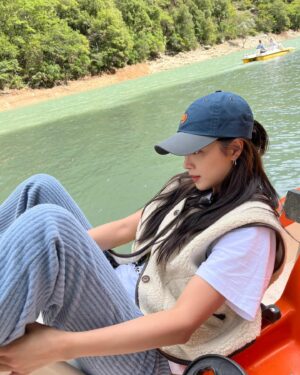 Ryu Hye-young Instagram - 베르동에서 🚣🏻‍♀️

#tvn #텐트밖은유럽
