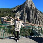 Ryu Hye-young Instagram - 시스테롱 & 몽에귀 🏞️🏡 #tvn #텐트밖은유럽