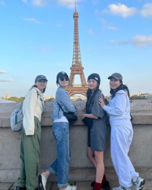 Ryu Hye-young Instagram - .
파리🗼🤎

텐트밖은유럽 남프랑스
사랑해주셔서 감사합니다 🙇🏻‍♀️

#tvn #텐트밖은유럽남프랑스
