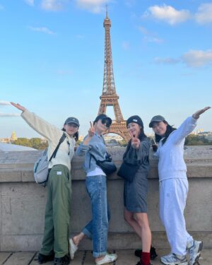Ryu Hye-young Instagram - .
파리🗼🤎

텐트밖은유럽 남프랑스
사랑해주셔서 감사합니다 🙇🏻‍♀️

#tvn #텐트밖은유럽남프랑스