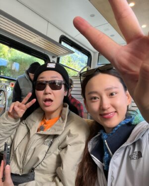 Ryu Hye-young Instagram - 투르 드 몽블랑🚞
(얼굴 화상 입었어요 챙모자 챙겨요..🥲)

#tvn #텐트밖은유럽
