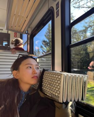 Ryu Hye-young Instagram - 투르 드 몽블랑🚞
(얼굴 화상 입었어요 챙모자 챙겨요..🥲)

#tvn #텐트밖은유럽
