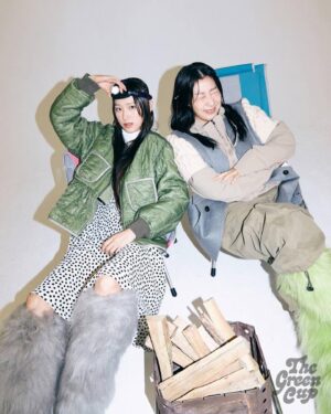 Ryu Hye-young Instagram - 👯‍♂️🦖🌲🥽🎒❄️

With @ramirani668
더그린컵 @thegreencup.official