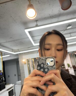 Ryu Hye-young Instagram - 🥳