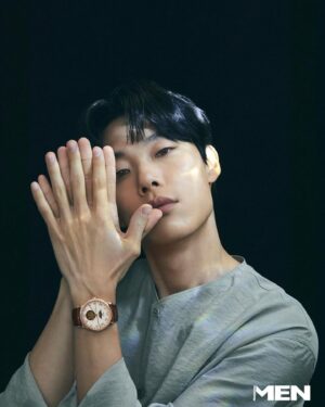 Ryu Jun-yeol Instagram - ⌚

@blancpain1735 
@mennoblesse_official
Photographer @kimheejune 
Stylist @hye_young_style 
Hair @iljung_lee 
Make up @kangyoonjin_

#블랑팡 #blancpain #피프티패덤즈 #fiftyfathoms