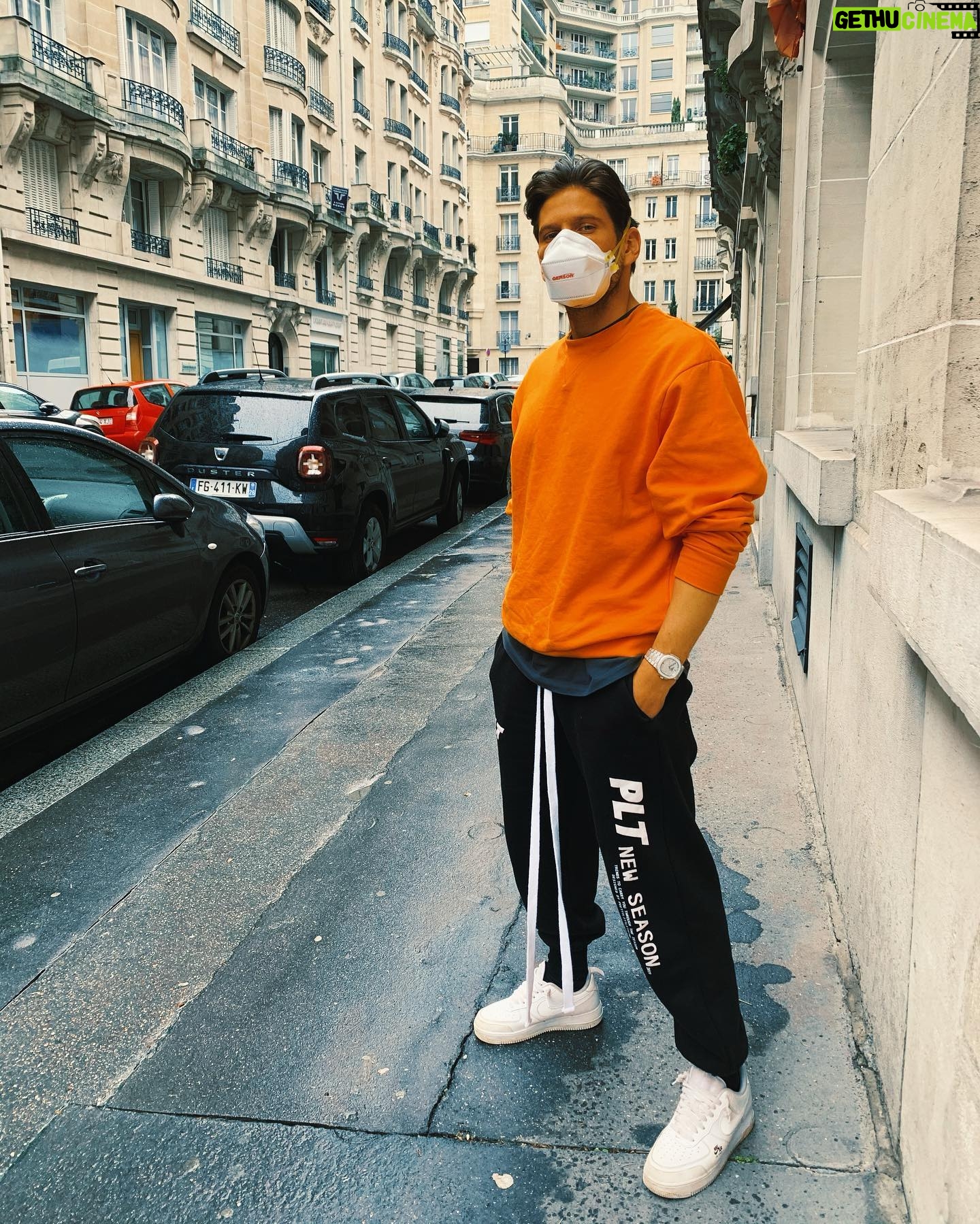 Sébastien Dubois Instagram - Les écoles sont fermées!!! Check it out yeah!!! 🤪🥳😃 #coronavirus