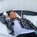 Sébastien Dubois Instagram - En ce moment je profite énormément et je réalise que la vie n’est pas que de travailler ni de trop faire la fête mais être dans un équilibre et aujourd’hui je l’est trouvé et j’ai jamais était aussi heureux de ma vie et je vais revenir encore plus fort que jamais pour la sortie de mon application 100% non censurée ☀️