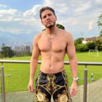 Sébastien Dubois Instagram - Je suis quelque jour en Colombie avec mes copines américaines et je rentre dans quelque jours à Miami et m’installer. Mon application 100% non censurée arrive bientôt restée connectée !