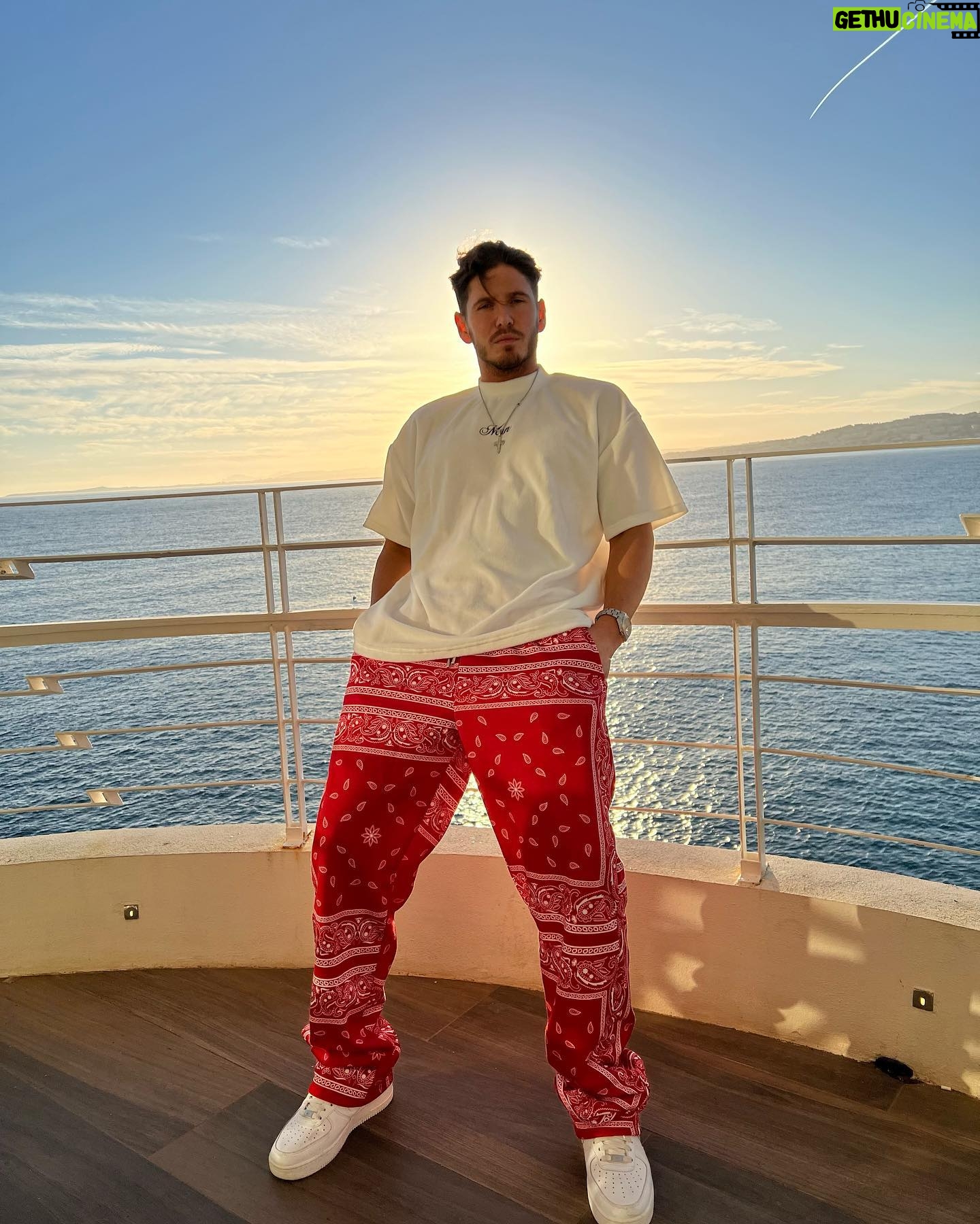 Sébastien Dubois Instagram - À quoi penses-tu le soir en te couchant?