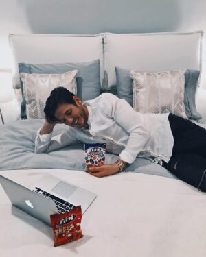 Sébastien Dubois Instagram - #sponsorisé 🍭Quand je prends une petite pause dans la journée c’est avec mes bonbons @fini_bonbons de chez www.dream-candy.com. Il y en a pour tous les goûts et ils existent également sans gluten ou sans matières grasses. Découvrez également les nouveaux packs surprise pour vous faire plaisir sans modérations. Rendez vous sur leur site www.dream-candy.com pour tout découvrir : en plus ils ont sorti des packs surprises. Et profitez de -10% sur votre commande avec mon super code 🍬SEBASTIEN10🍬 Avec Fini c'est jamais Fini ! #Bonbons #Fini #BonbonsFini #Candy @dreamcandyofficiel @shaunaevents