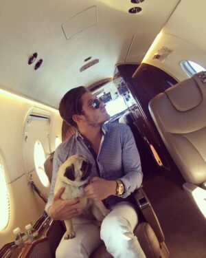 Sébastien Dubois Instagram - Flying with my furry Buddy 🐶✈️ #pugslifestyle