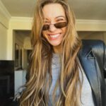 Sümeyye Aydoğan Instagram - Çabuk çabuk sete gitmeden fotoğraf!! Oh bir de öpücük atalım.. heh tamam 💋🤓