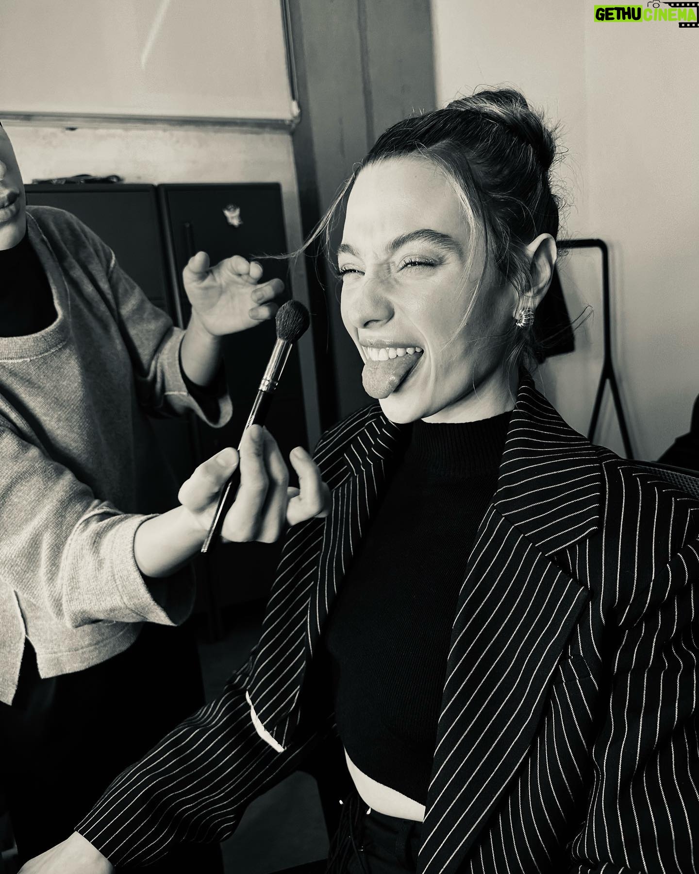 Sümeyye Aydoğan Instagram - heelllooo 🤙🏼👔👩🏼💼