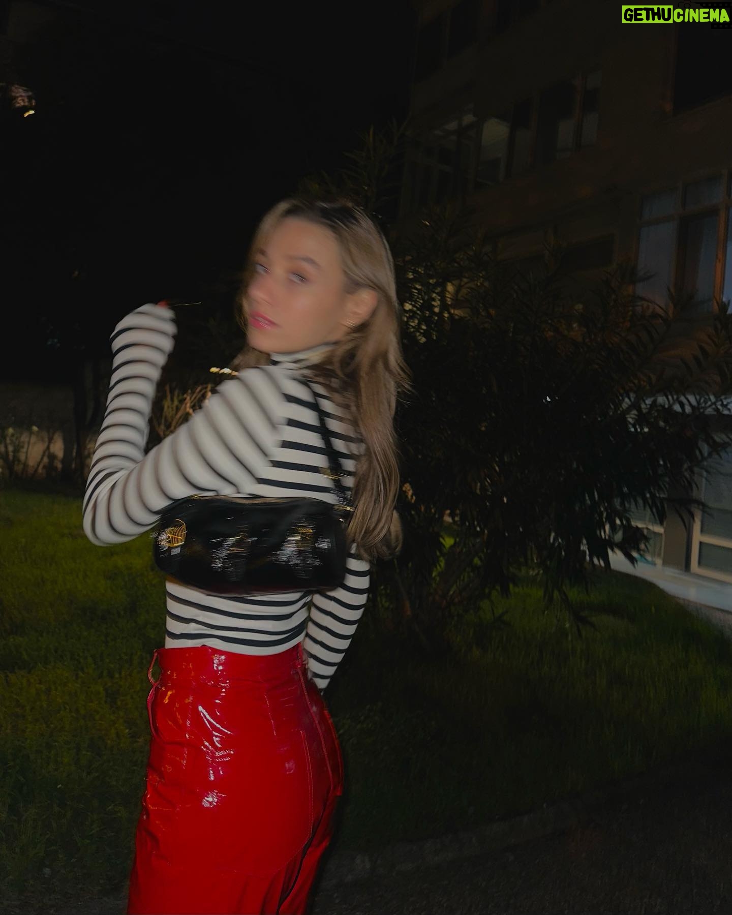 Sümeyye Aydoğan Instagram - Boş ver, canım, sen onları, ayyyyy🕺🏼🕺🏼