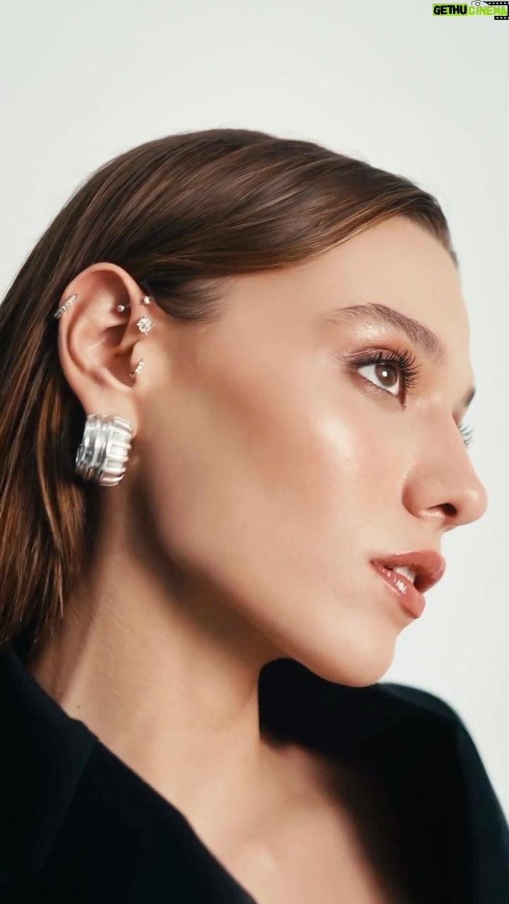 Sümeyye Aydoğan Instagram - It’s time to love and shine. Stay tuned @basedistanbul 💘 #YSLLOVESHINE When daring confidence meet elegance and edginess… @yslbeauty stands out once again. Are you ready to celebrate yourself? #YSLBeauty #YSLBeautymakeup #reklam
