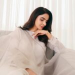 Saba Qamar Zaman Instagram - How’s your eid going everyone? ☺️🫣🎶 #meethieid🌙