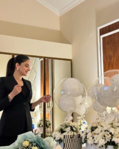 Saba Qamar Zaman Instagram - All your wishes have a special place in my heart, each of you has left a mark in my memory. Thank you for all your wishes. You all made me feel incredibly special! ♥️💋🥂 05/04/2024 ♥️