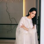 Saba Qamar Zaman Instagram - How’s your eid going everyone? ☺️🫣🎶 #meethieid🌙