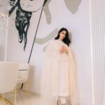 Saba Qamar Zaman Instagram - How’s your eid going everyone? ☺️🫣🎶 #meethieid🌙