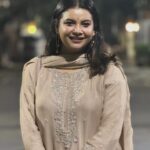Sabnam Faria Instagram - ব্যক্তিগত আলোকচিত্র গ্রহণকারীর অভাবে রাত পর্যন্ত অপেক্ষা করতে হলো একটি ঈদের বিশেষ আলোকচিত্র সামাজিক যোগাযোগ মাধ্যমে দেয়ার জন্য! দোয়া করবেন পরের ঈদে যাতে ব্যক্তিগত একজন আলোকচিত্র গ্রহণকারীর ব্যবস্থা হয়ে যায় ! সবাইকে ঈদের শুভেচ্ছা … 📸: Sara