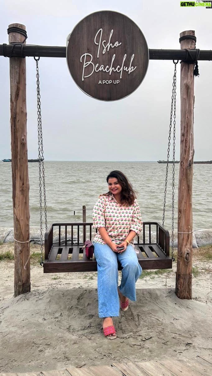 Sabnam Faria Instagram - A walk to remember… #dhakadiaries #dhakamawa #roadjourney #weekendvibes #esho #riverview
