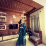 Sabnam Faria Instagram - Keep a green tree in your heart and perhaps the singing bird will come… 📸 Sarika & her beautiful home ! #jamdani #jamdanisarees